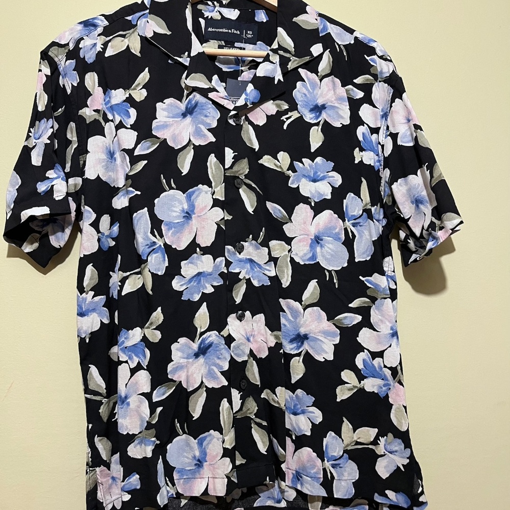 Abercrombie & Fitch Camp Collar Short Sleeve Flower Shirt / XS